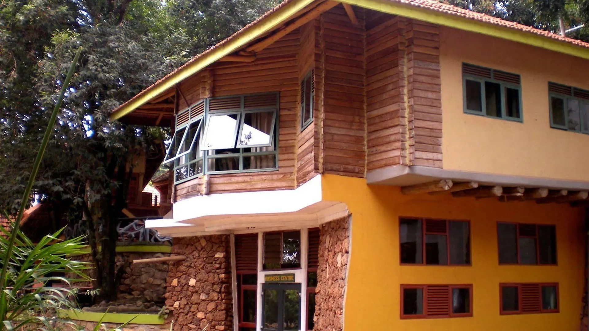 *** Hotel Forest Cottages Kampala Uganda