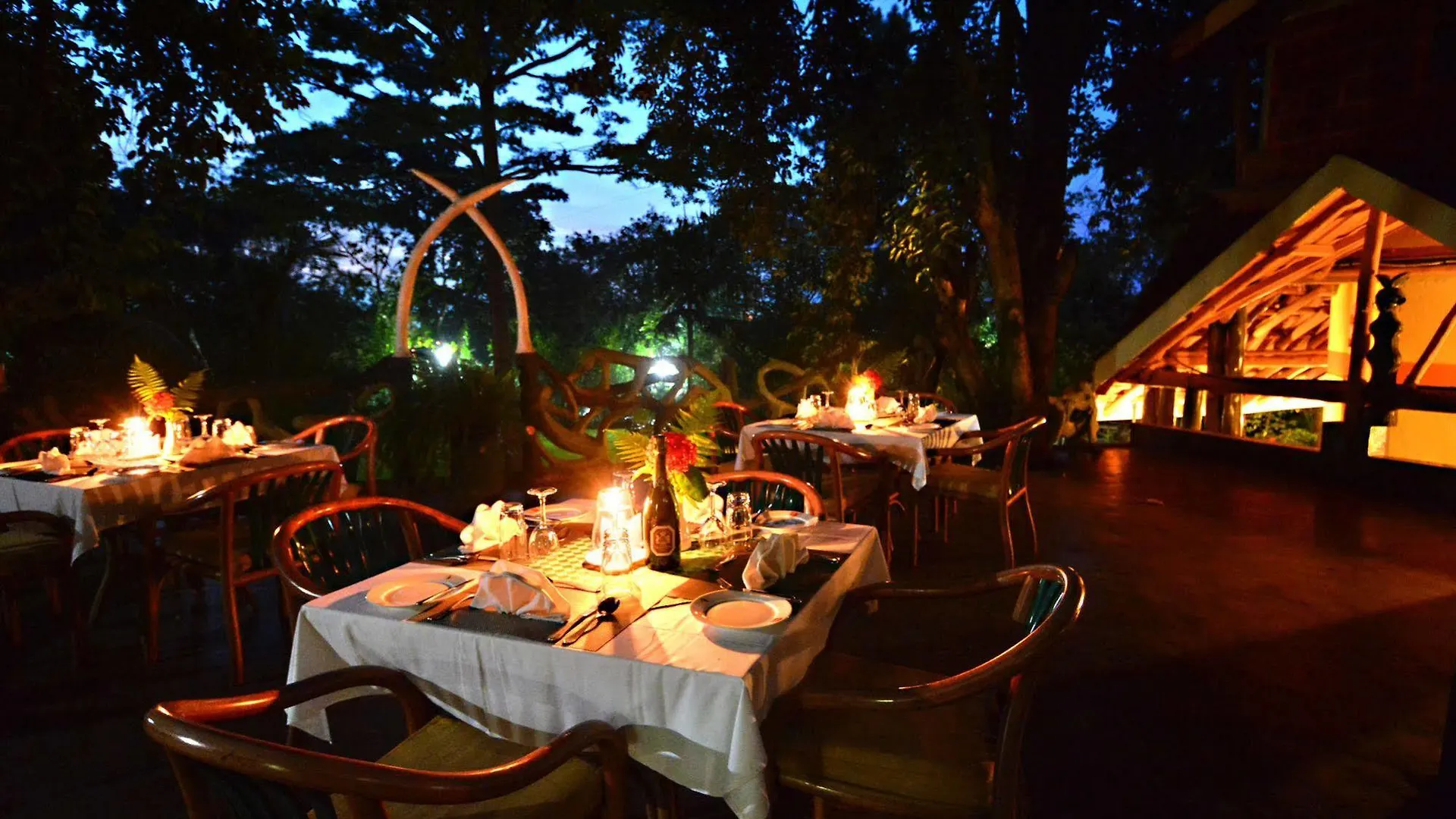 *** Hotel Forest Cottages Kampala Uganda